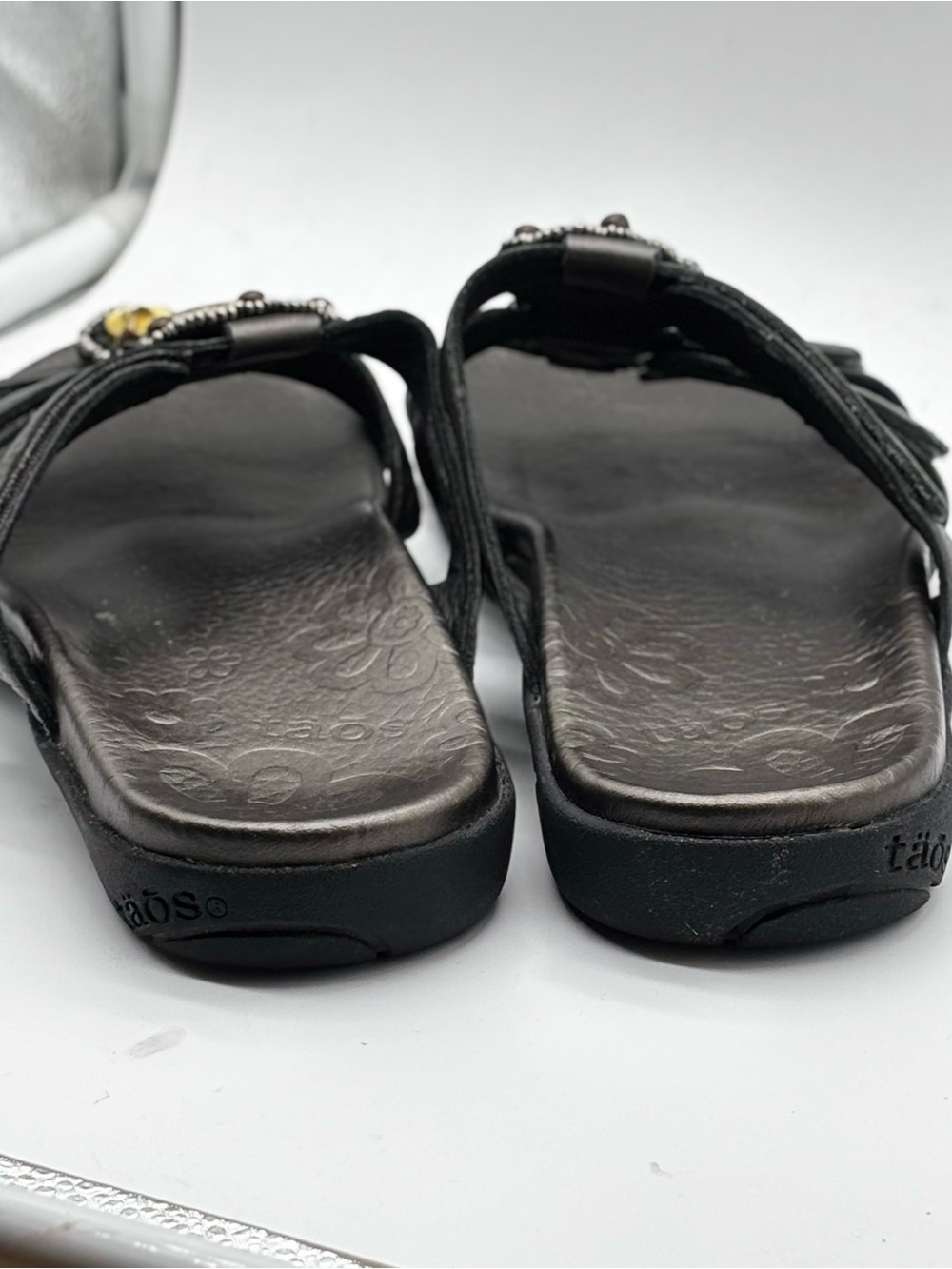 Taos Prize Women’s Size 9 Leather Sandal Pewter Silver Medallion Jewel Boho - Picture 4 of 8